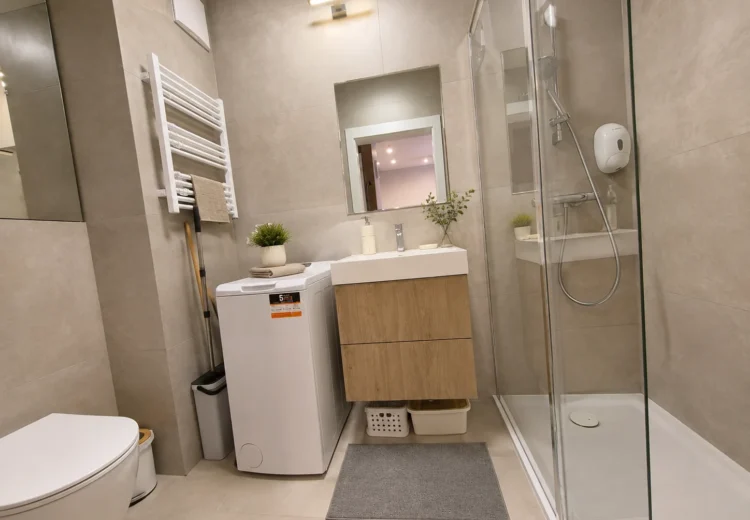 Bałtycka Sea Park 50 – klimatyzowany, dwupokojowy apartament 38 m², z częściowym widokiem na morze