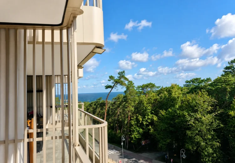 Bałtycka Sea Park 50 – klimatyzowany, dwupokojowy apartament 38 m², z częściowym widokiem na morze