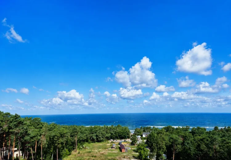 Bałtycka Sea Park 50 – klimatyzowany, dwupokojowy apartament 38 m², z częściowym widokiem na morze