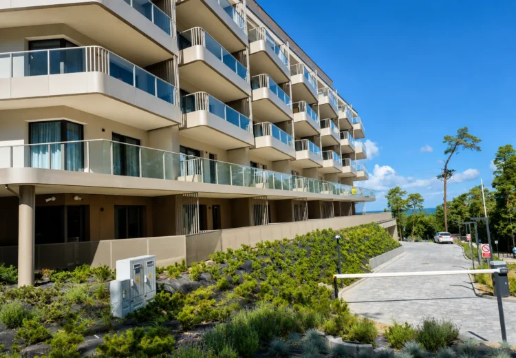 Bałtycka Sea Park 50 – klimatyzowany, dwupokojowy apartament 38 m², z częściowym widokiem na morze