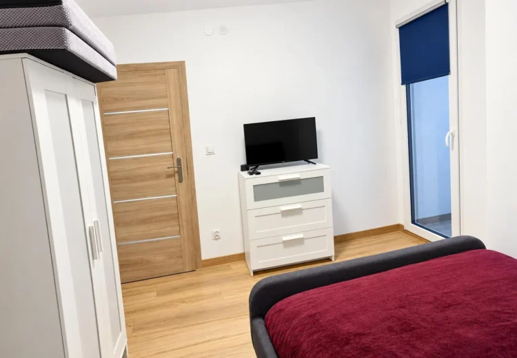 Doppelzimmer mit Balkon und gemeinsamem Badezimmer, ein zusätzliches Bett möglich – Gästezimmer Javka – G1