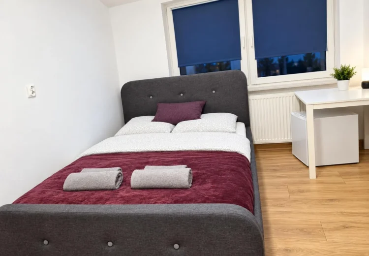 Doppelzimmer mit Balkon und gemeinsamem Badezimmer, ein zusätzliches Bett möglich – Gästezimmer Javka – G1