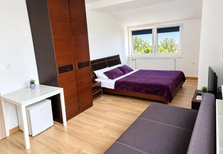 Doppelzimmer mit gemeinsamem Bad – Gästezimmer Javka – G3