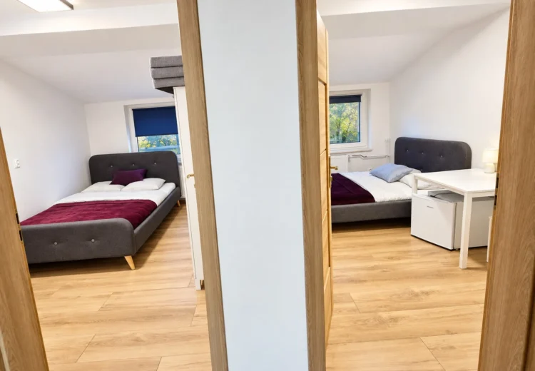 Doppelzimmer mit Balkon und gemeinsamem Badezimmer, ein zusätzliches Bett möglich – Gästezimmer Javka – G1
